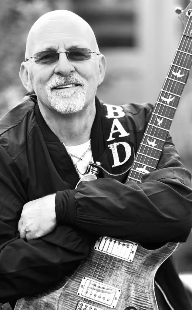 Andy Bad, singer and guitarist, performing live