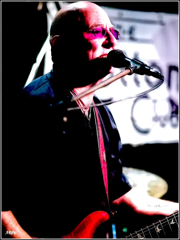 Andy Bad, singer and guitarist, performing live